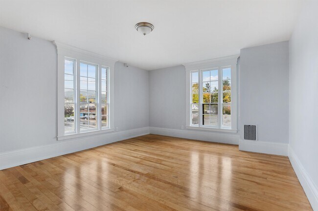 Building Photo - 109 Pleasant St