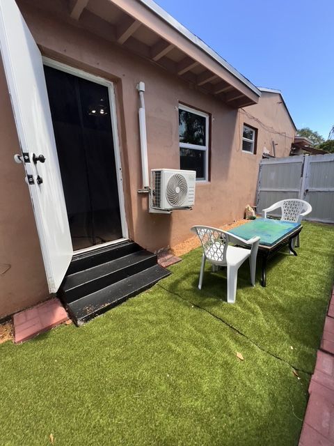 Building Photo - 1355 NE 129th St