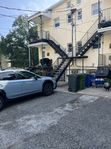 Building Photo - 4101 Roland Ave