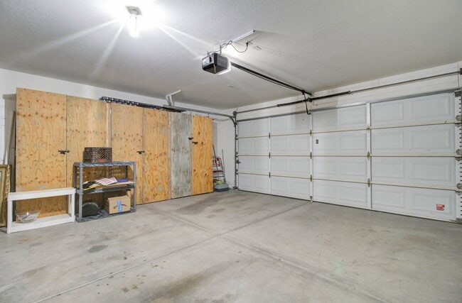 Building Photo - 2576 E Brooks St