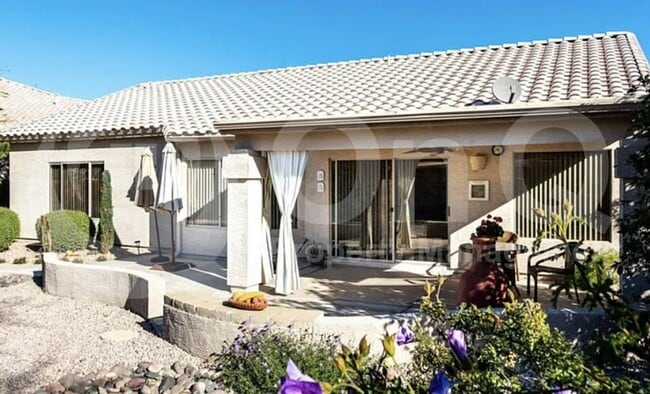 Building Photo - 685 W Estrella Dr