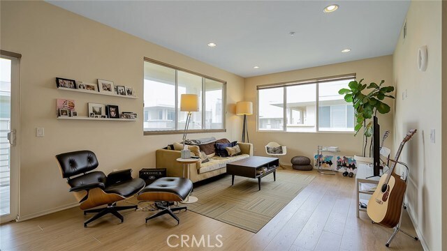 Building Photo - 13021 Central Ave