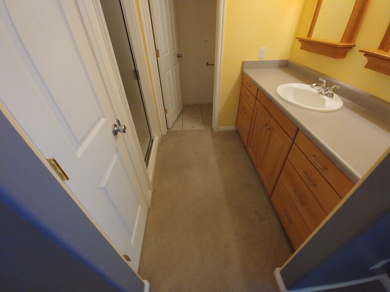 Building Photo - 936 Meadowbrook Dr