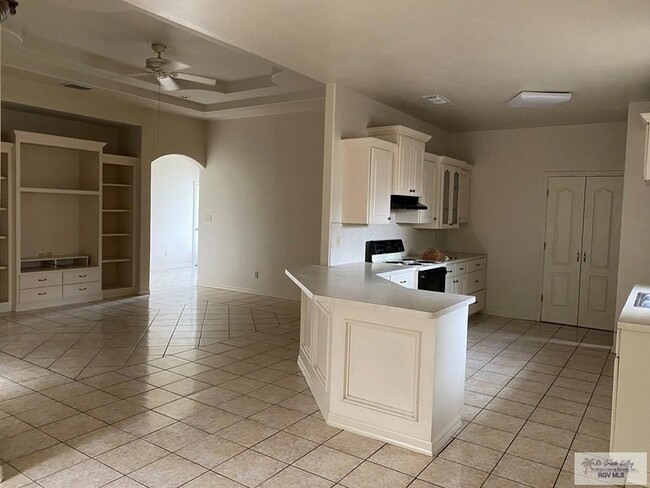 Building Photo - 25 La Paz Ct