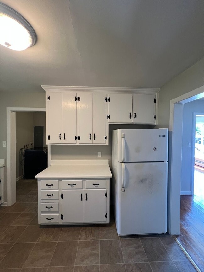 Building Photo - Very Spacious 3 bdrm/1 bth House Located in Henrico's West End!!