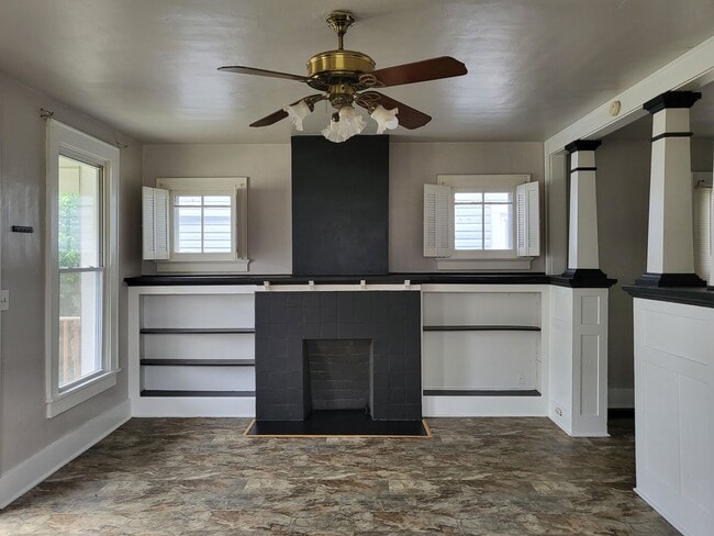 Building Photo - 2 bed 1 bath house