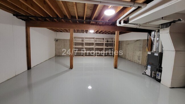 Building Photo - Beautiful 4 BD | 2.5 BA w/ Large Deck and ...