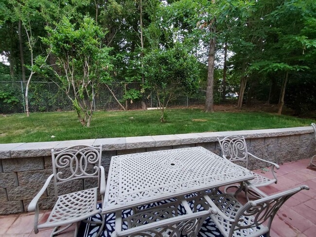 Building Photo - 346 Graham Meadow Dr