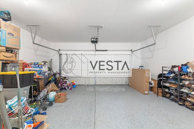 Building Photo - 240 Ridgeview Ln