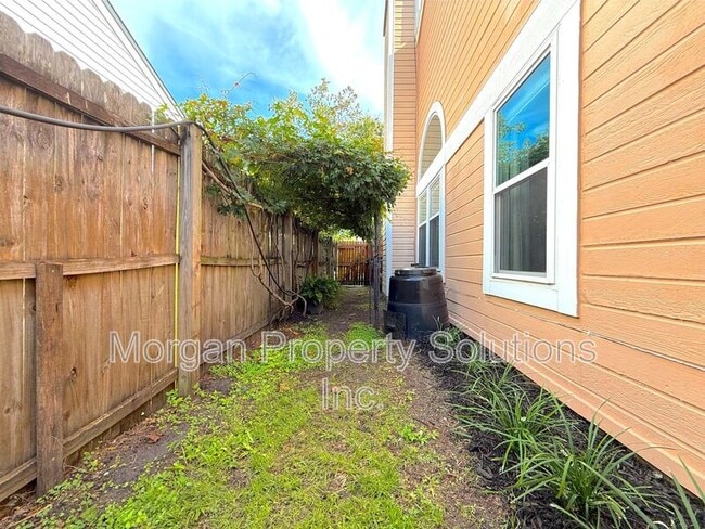 Building Photo - 5328 Denver Dr
