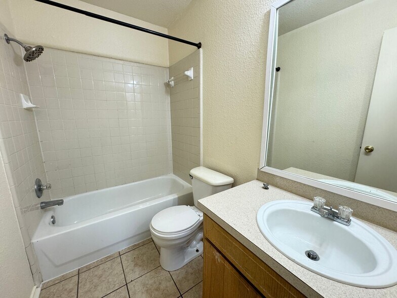 Building Photo - 4407 Abigail Dr