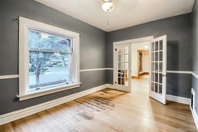 Building Photo - Charming 4 Bed, 2 Bath Town Home in Prime ...