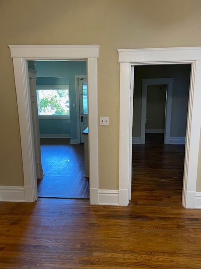 Building Photo - Charming 20's home