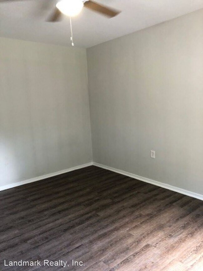 Building Photo - 9 E Deer Park Dr