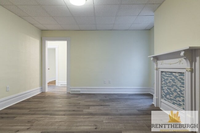 Building Photo - Updated 4BR 2 Full Bath House with Parking!