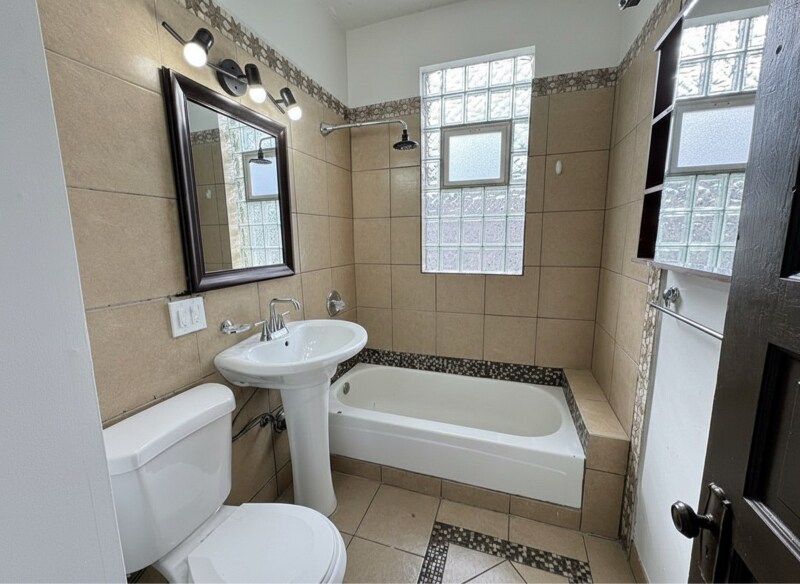 Building Photo - 2908 N Springfield Ave