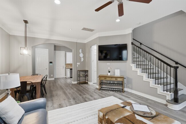 Building Photo - 9003 Bayview Cove Dr