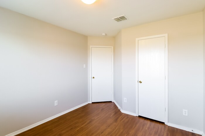 Building Photo - 1411 Dakota Trail