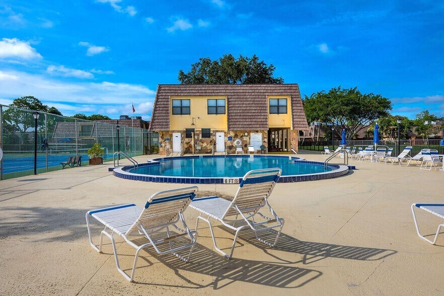 Building Photo - 941 Springdale Cir