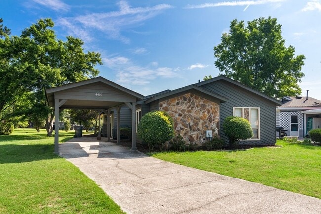 Building Photo - 4410 Goshen Lake Dr S