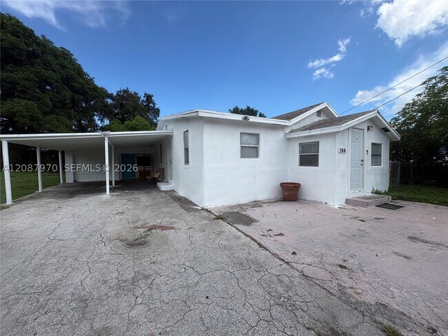 Building Photo - 144 NW 7th Ave