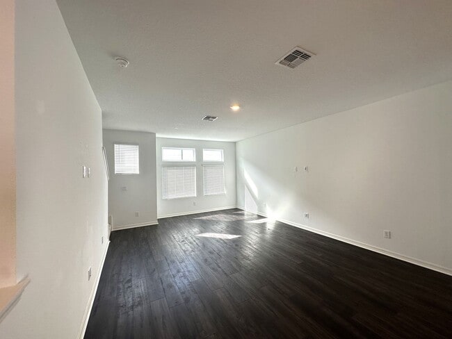 Building Photo - Available 8/10!! Luxury 3 story townhouse in the heart of Laureate Park