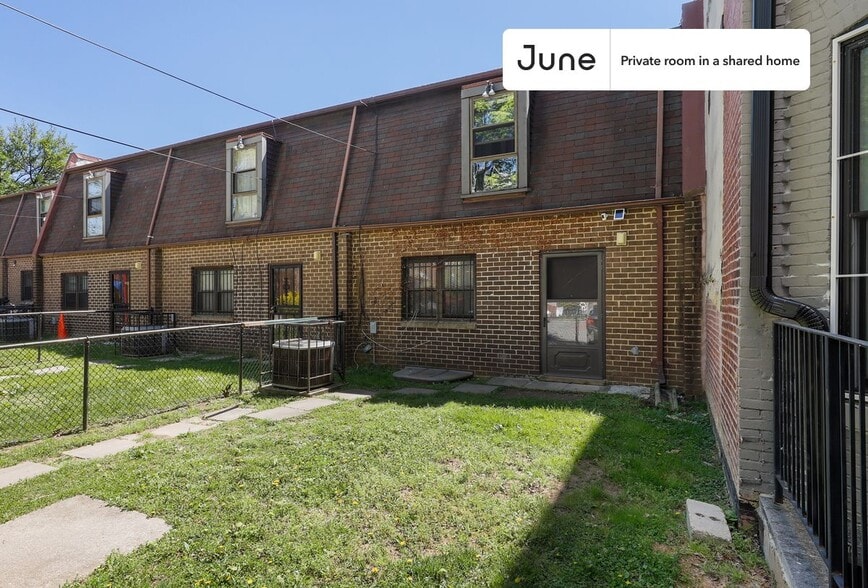Building Photo - Room in Shared 5 bed/2 bath home in Logan Circle