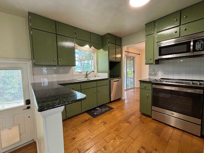 Building Photo - 320 Kenzel Ct