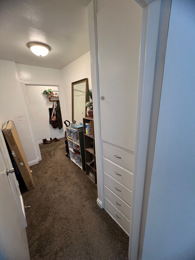 Building Photo - South of BYU Campus 1 bed /1 bath