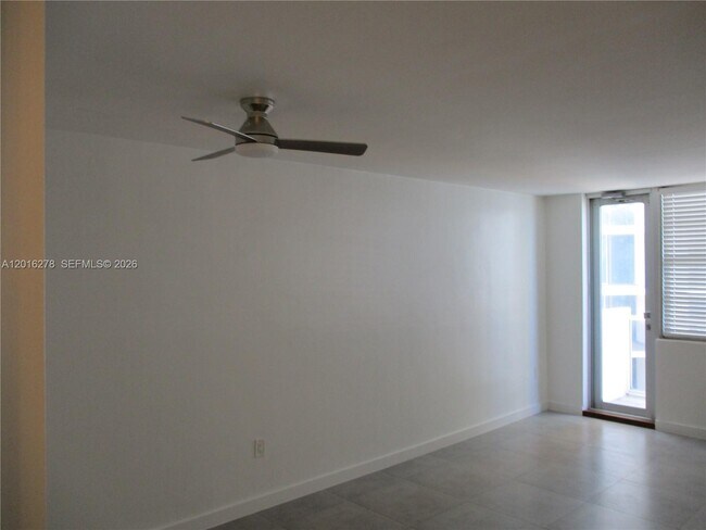 Building Photo - 5313 Collins Ave