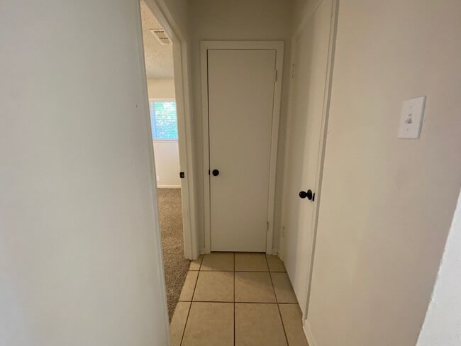 Building Photo - Duplex Homes 3/2/2