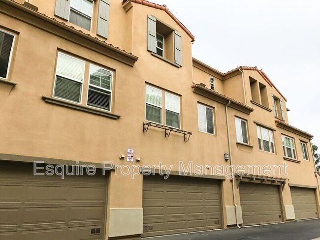 Building Photo - 74 Elm Dr