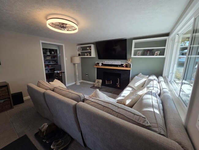 Building Photo - 100 9th Ave