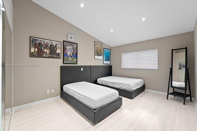 Building Photo - 3602 Yacht Club Dr