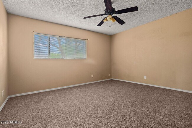 Building Photo - 2534 E Randall Dr
