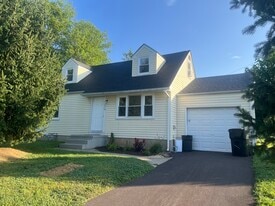 Building Photo - 2510 Saucon Dr