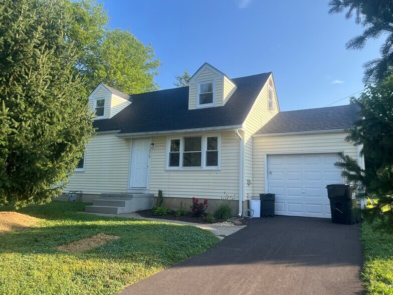 Primary Photo - 2510 Saucon Dr