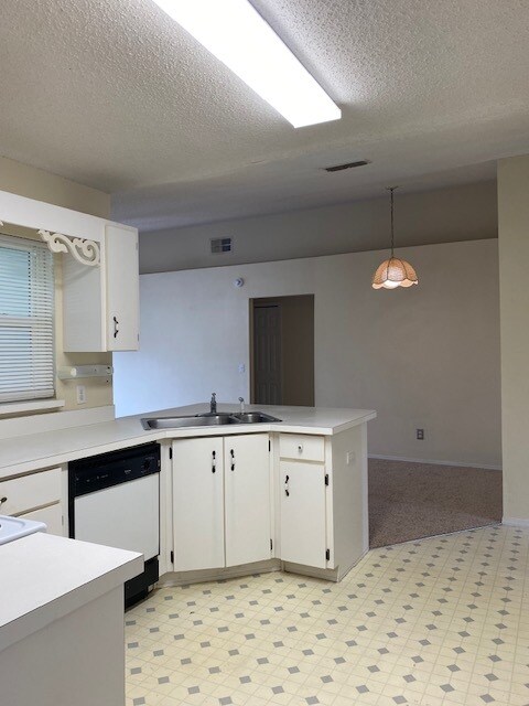 Building Photo - 2292 Harding Cir