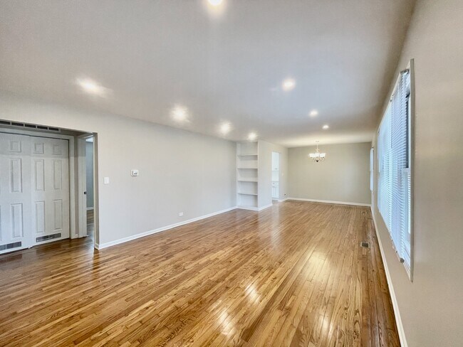 Building Photo - 15 Bradley Ln