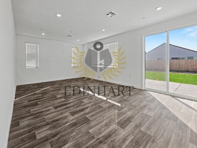 Building Photo - 1820 Klamath Rd S