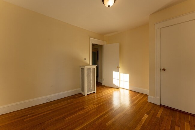 Building Photo - 87 Harnden Ave