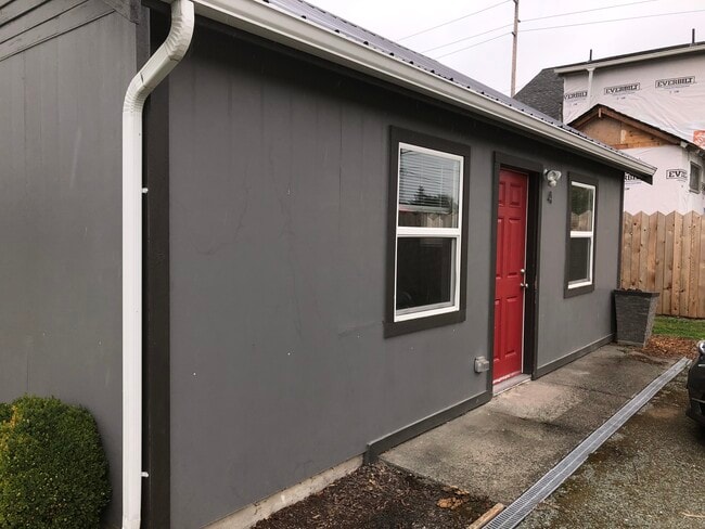 Building Photo - 202 W Blackburn Rd