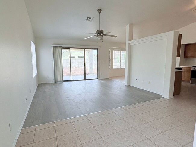 Building Photo - Lovely 3 Bedroom House!