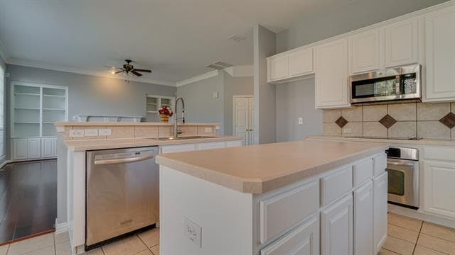 Building Photo - 4008 Kenwood Dr