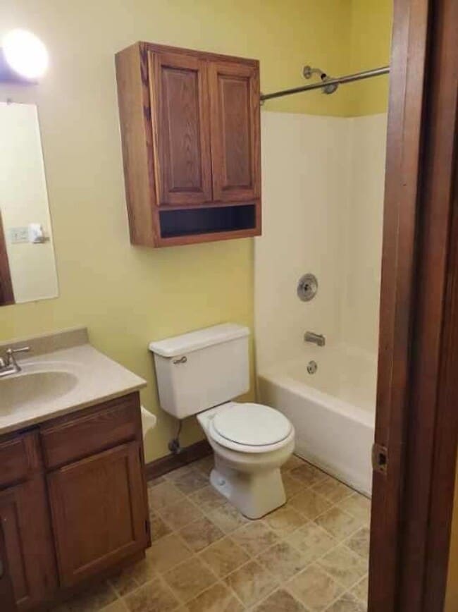 Building Photo - Adorable 3BR 1BA Home w/ Laundry near Sycamore Twp  3BR SFR • Stainless Appliances • Large Yard i...