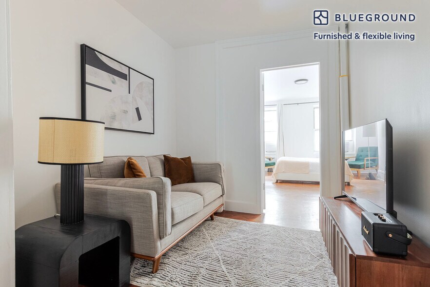 Primary Photo - 327 E 10th St