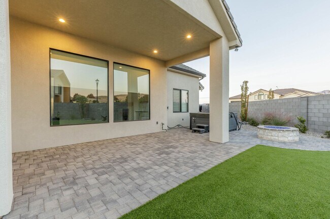 Building Photo - Gorgeous single story with RV Garage in Majestic Fields