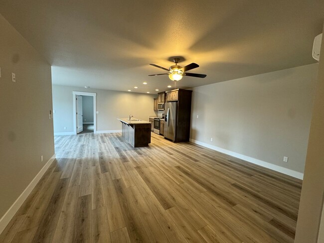 Building Photo - Brand new Green area 3 Bedroom 2 Bath Dupl...