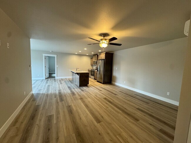 Building Photo - Green Area 3 Bedroom 2 Bath Duplex with Ga...