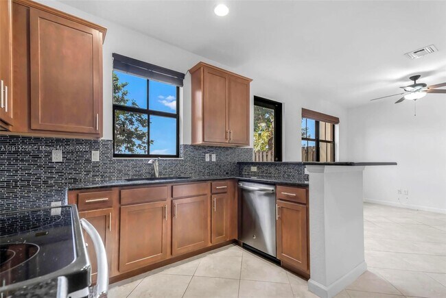 Building Photo - 9583 Town Parc Cir N